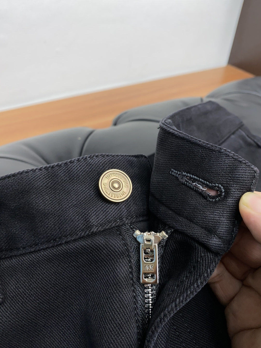 阿玛尼 25ss秋冬 新款 男士小直筒原单 牛仔裤 秋冬新款超柔软，弹力面料，复杂的手工艺叠加，任何一个