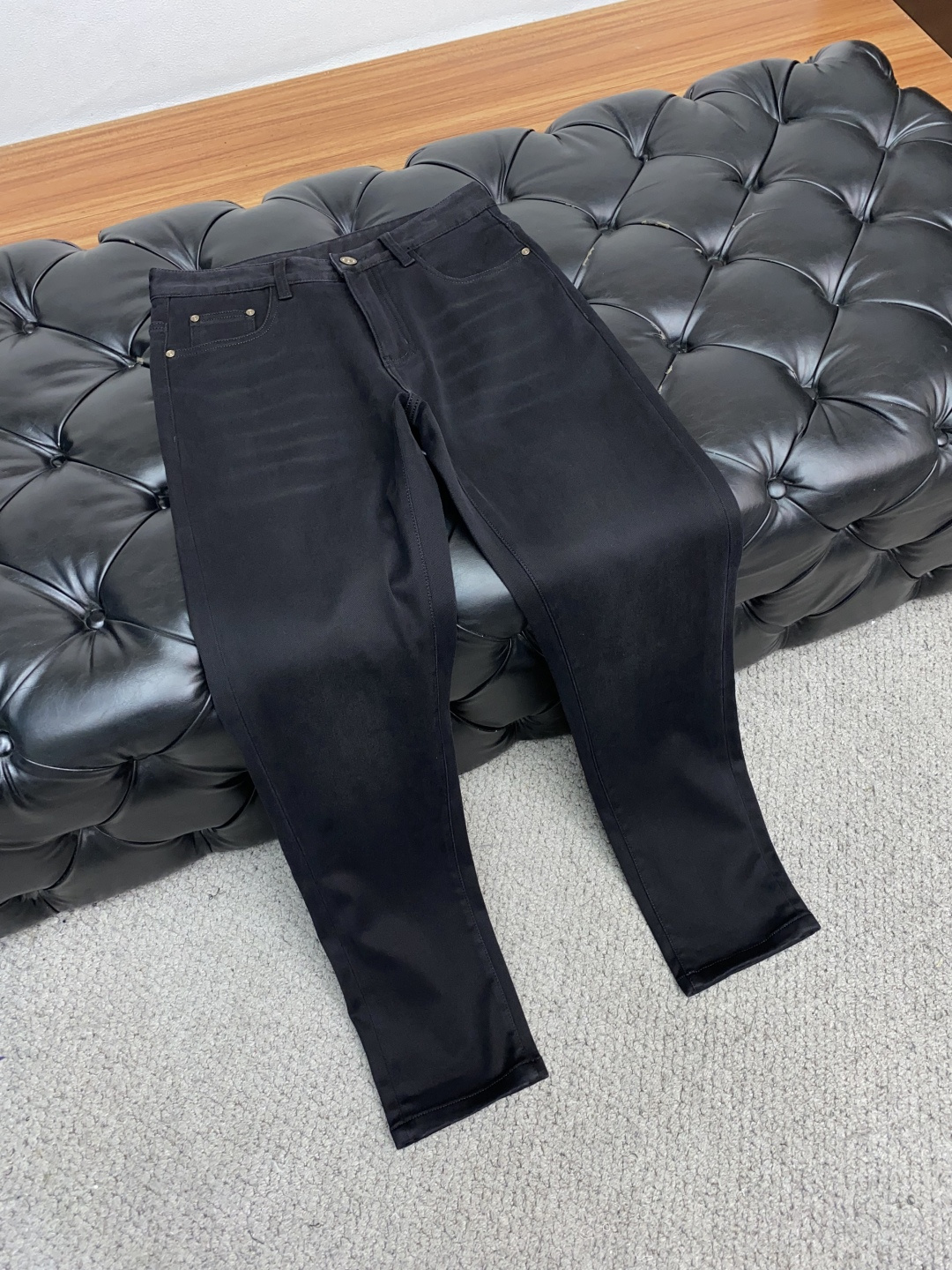 阿玛尼 25ss秋冬 新款 男士小直筒原单 牛仔裤 秋冬新款超柔软，弹力面料，复杂的手工艺叠加，任何一个