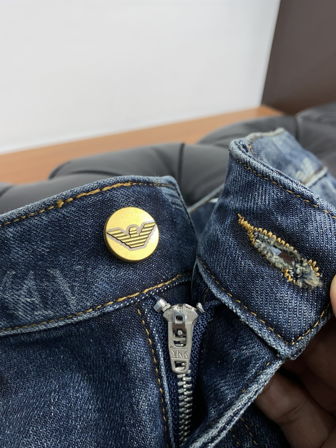  阿玛尼 25ss秋冬 新款 男士小直筒原单 牛仔裤 秋冬新款超柔软，弹力面料，复杂的手工艺叠加，任何一