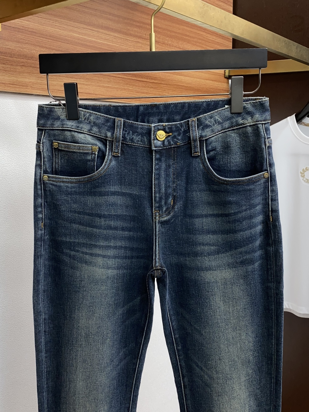  阿玛尼 25ss秋冬 新款 男士小直筒原单 牛仔裤 秋冬新款超柔软，弹力面料，复杂的手工艺叠加，任何一