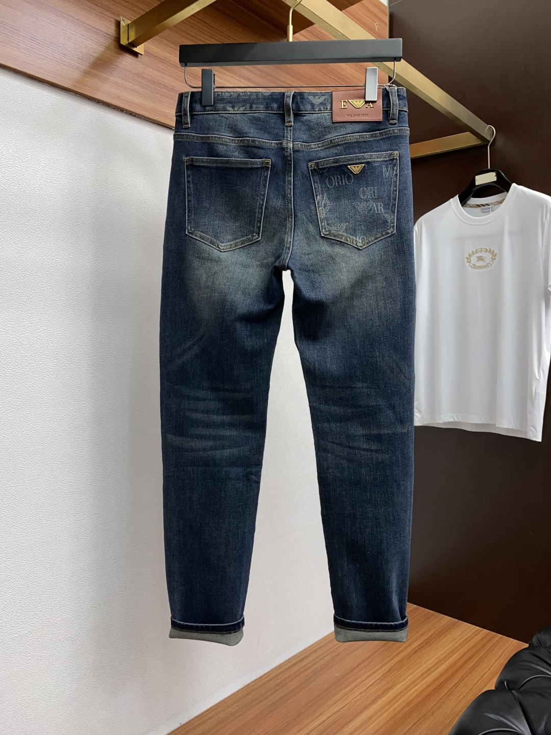  阿玛尼 25ss秋冬 新款 男士小直筒原单 牛仔裤 秋冬新款超柔软，弹力面料，复杂的手工艺叠加，任何一