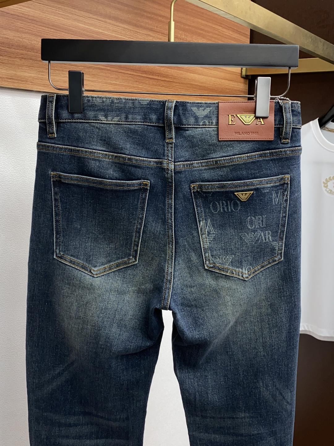  阿玛尼 25ss秋冬 新款 男士小直筒原单 牛仔裤 秋冬新款超柔软，弹力面料，复杂的手工艺叠加，任何一