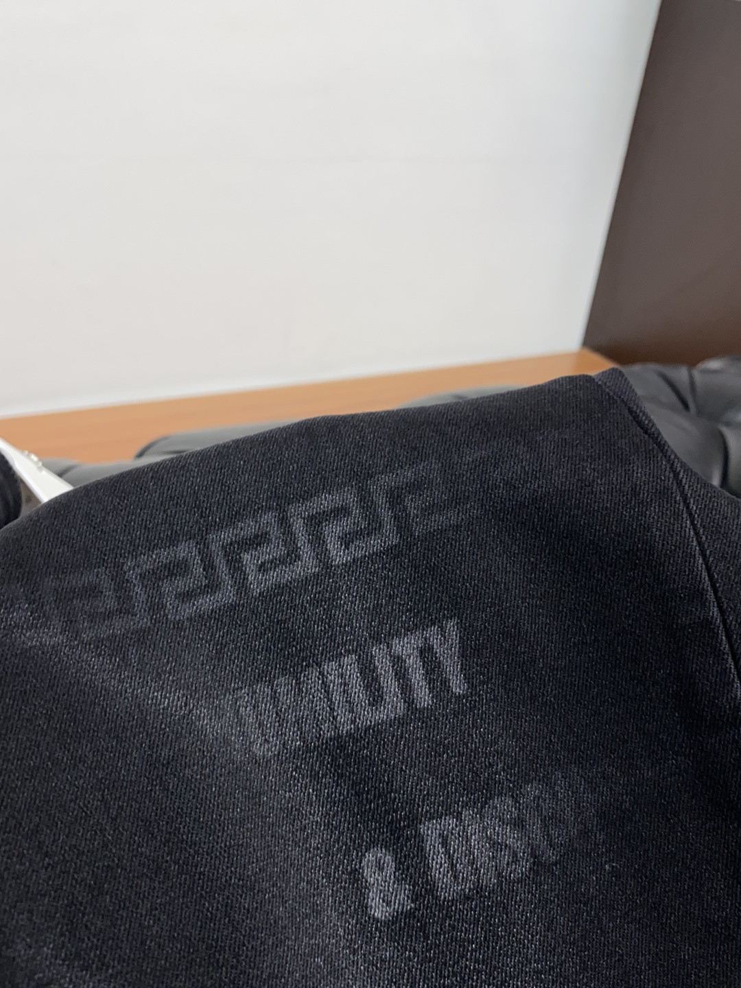  范思哲 25ss秋冬 新款 男士小直筒原单 牛仔裤 秋冬新款超柔软，弹力面料，复杂的手工艺叠加，任何一