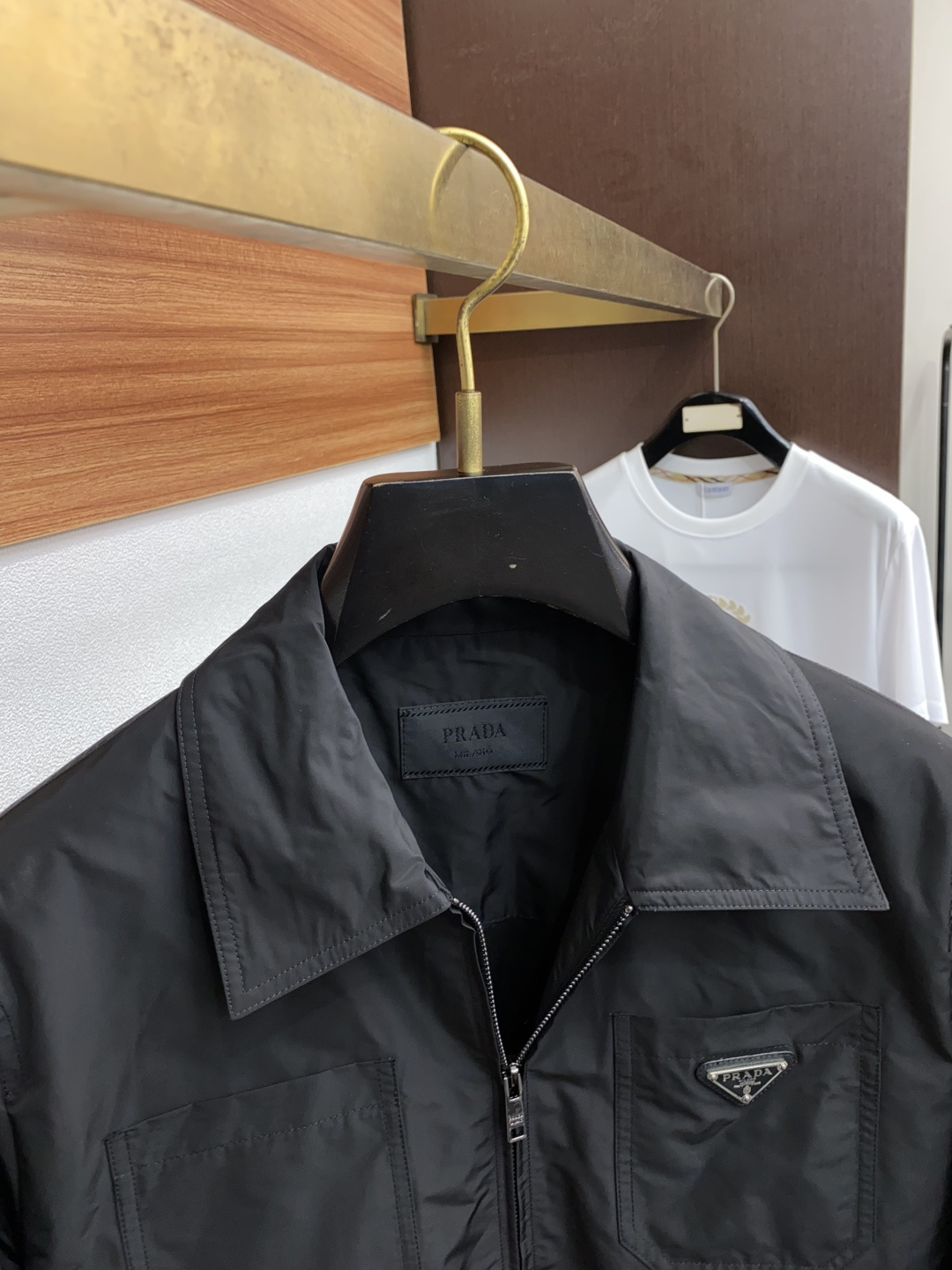 普拉达 25ss最新品 经典夹克外套，设计帅气有型！百搭必备单品，时尚潮牌， 轻松营造酷帅氛围感 ，高级