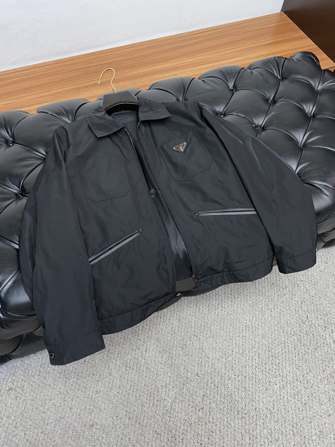 普拉达 25ss最新品 经典夹克外套，设计帅气有型！百搭必备单品，时尚潮牌， 轻松营造酷帅氛围感 ，高级