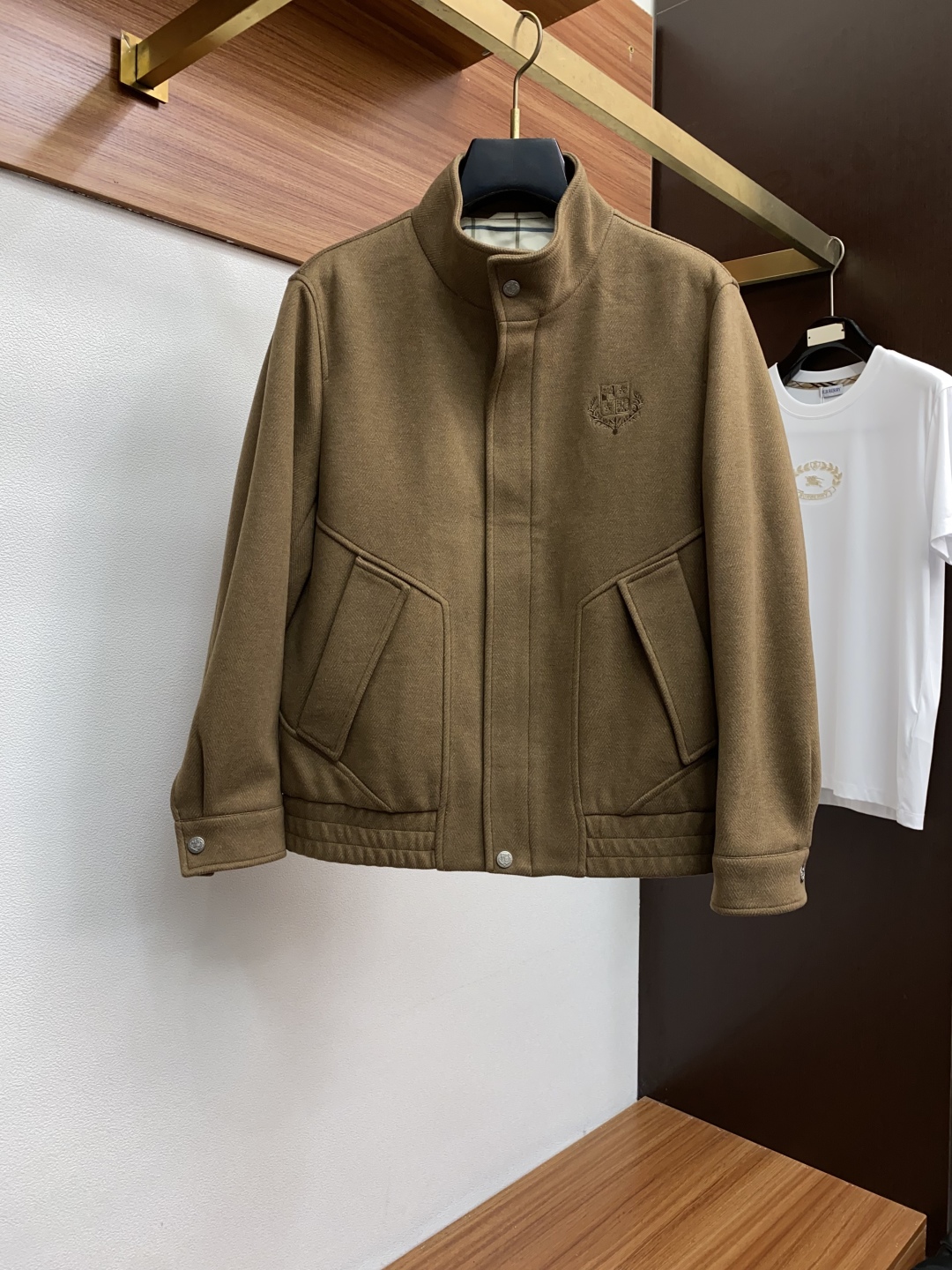 lP🆕 诺悠翩雅 25ss最新品 经典夹克外套，设计帅气有型！百搭必备单品，时尚潮牌， 轻松营造酷帅氛围