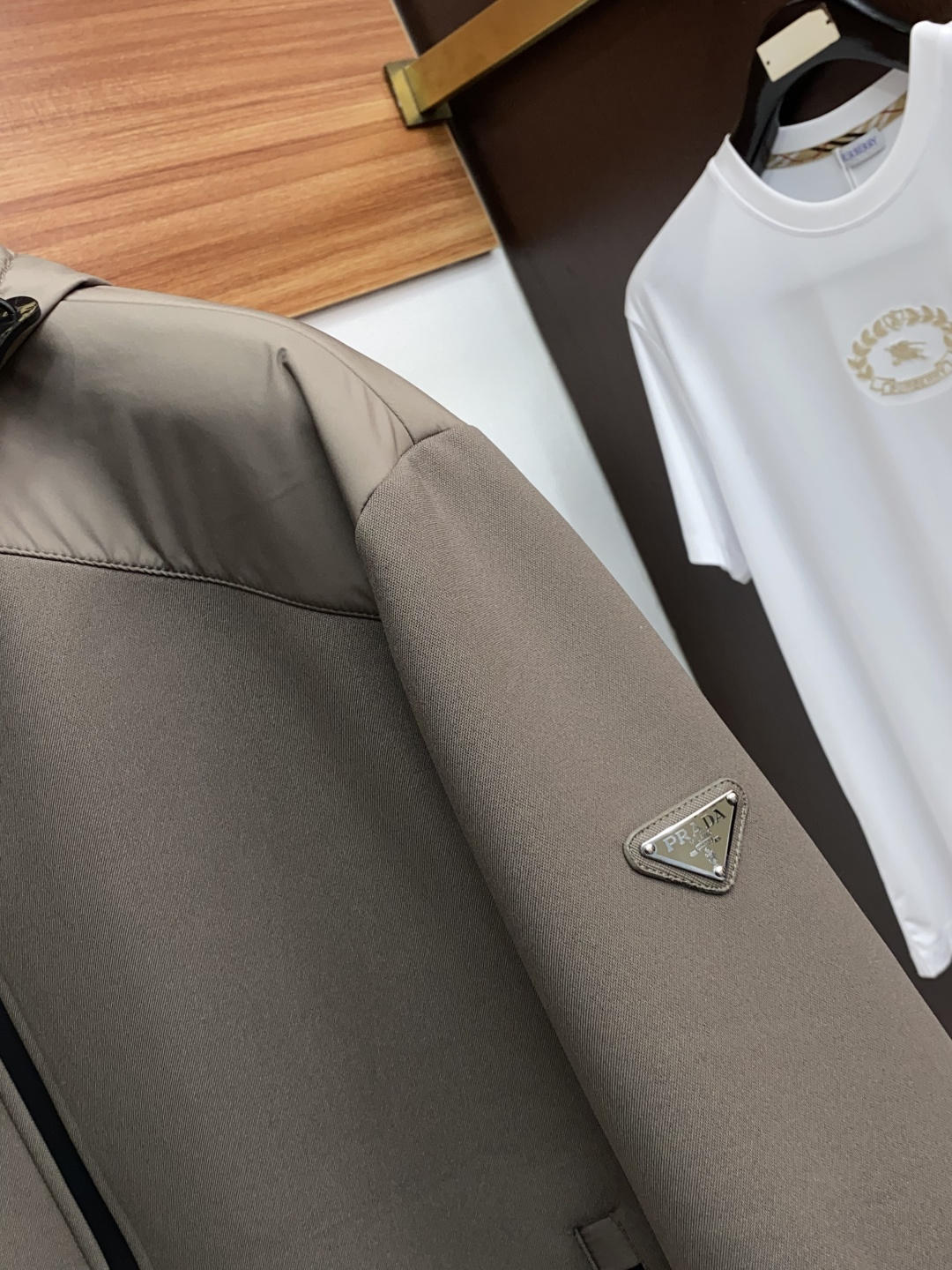 25ss最新品 经典夹克外套，设计帅气有型！百搭必备单品，时尚潮牌， 轻松营造酷帅氛围感 ，高级感满满，