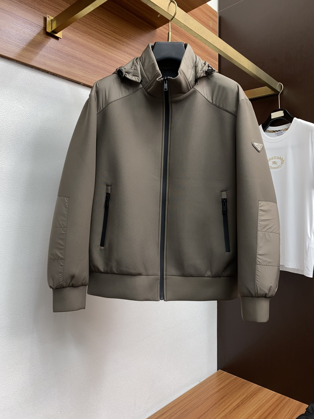 25ss最新品 经典夹克外套，设计帅气有型！百搭必备单品，时尚潮牌， 轻松营造酷帅氛围感 ，高级感满满，