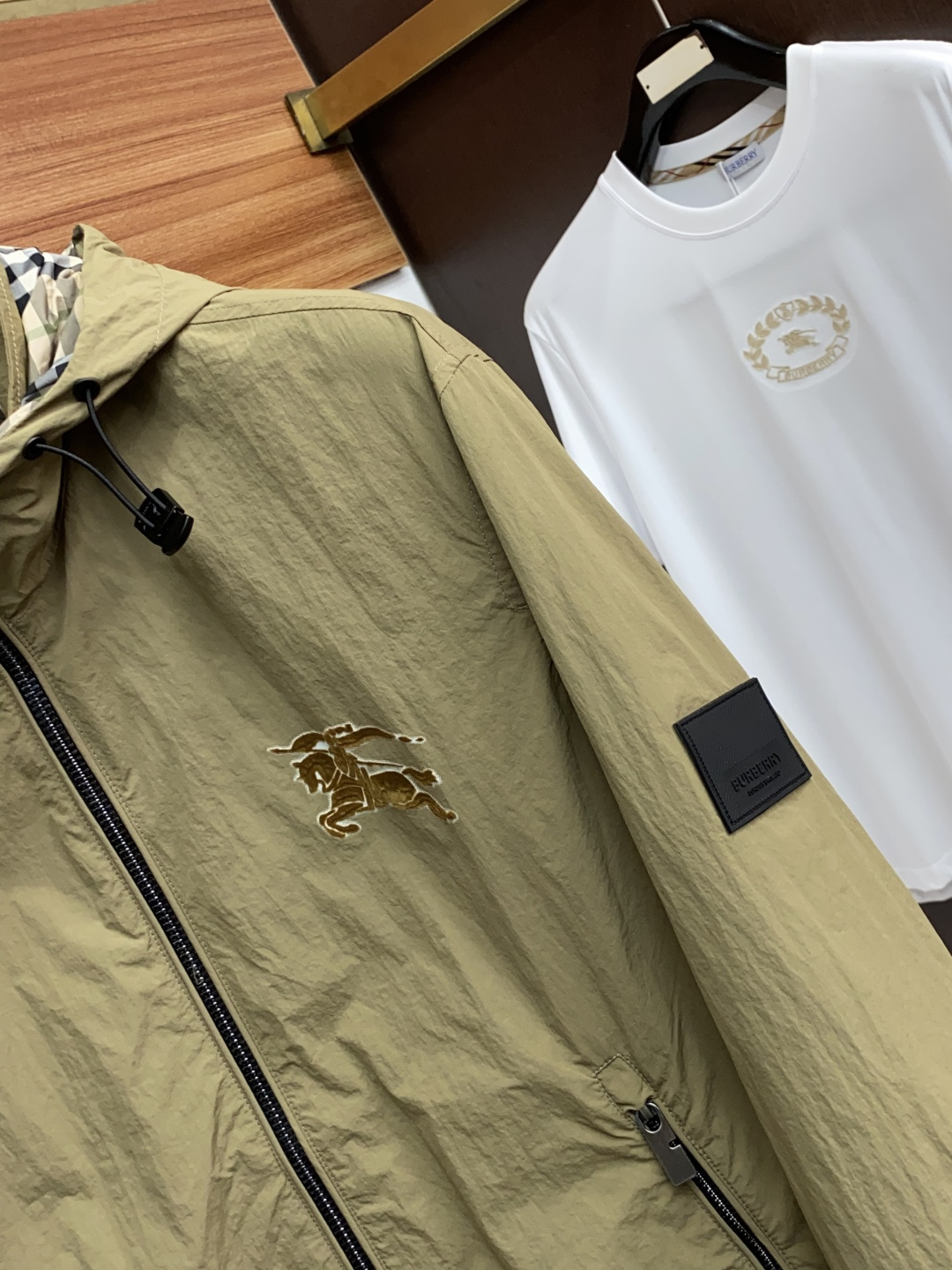  巴宝莉 25ss最新品 经典夹克外套，设计帅气有型！百搭必备单品，时尚潮牌， 轻松营造酷帅氛围感 ，高