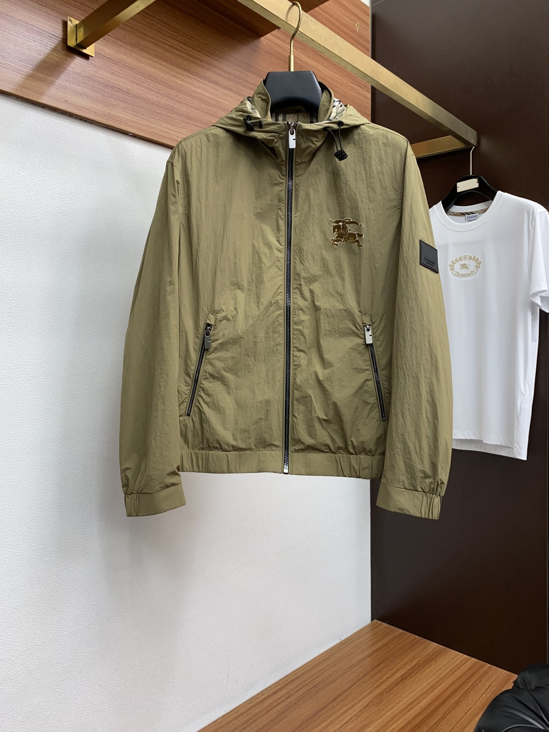  巴宝莉 25ss最新品 经典夹克外套，设计帅气有型！百搭必备单品，时尚潮牌， 轻松营造酷帅氛围感 ，高