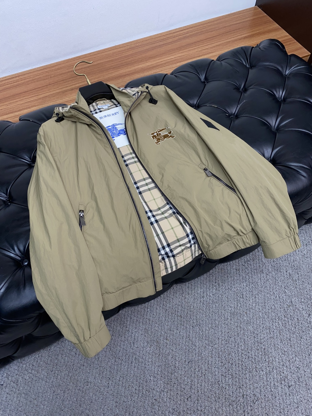  巴宝莉 25ss最新品 经典夹克外套，设计帅气有型！百搭必备单品，时尚潮牌， 轻松营造酷帅氛围感 ，高