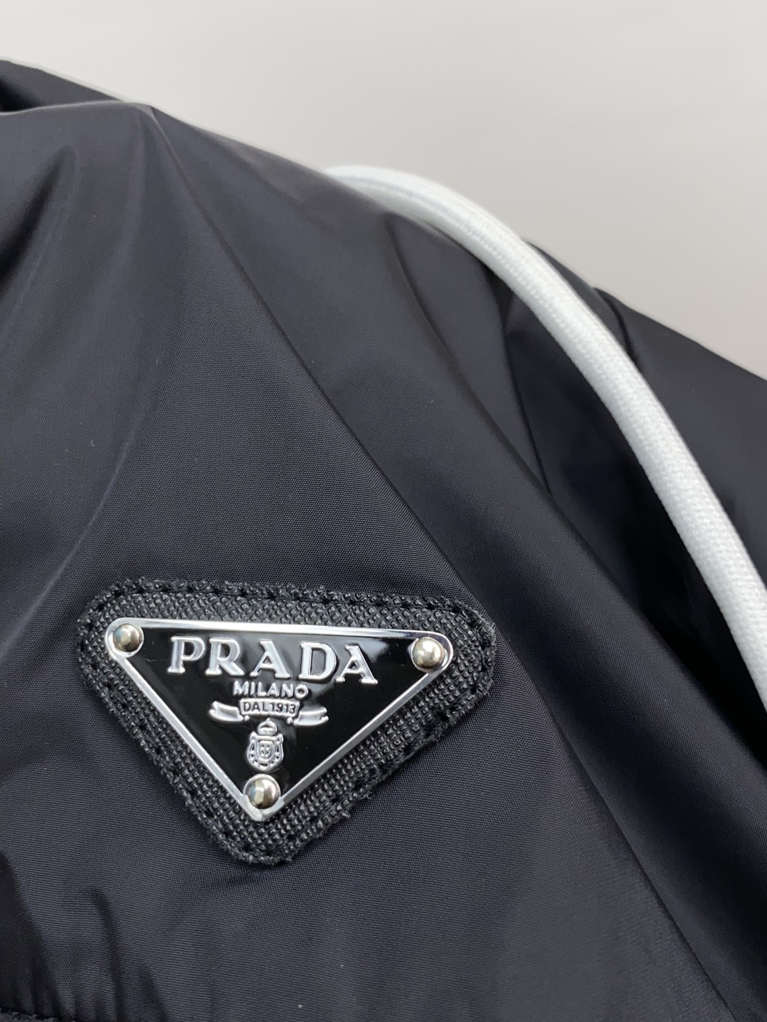 普拉达 25ss最新品 经典夹克外套，设计帅气有型！百搭必备单品，时尚潮牌， 轻松营造酷帅氛围感 ，高级