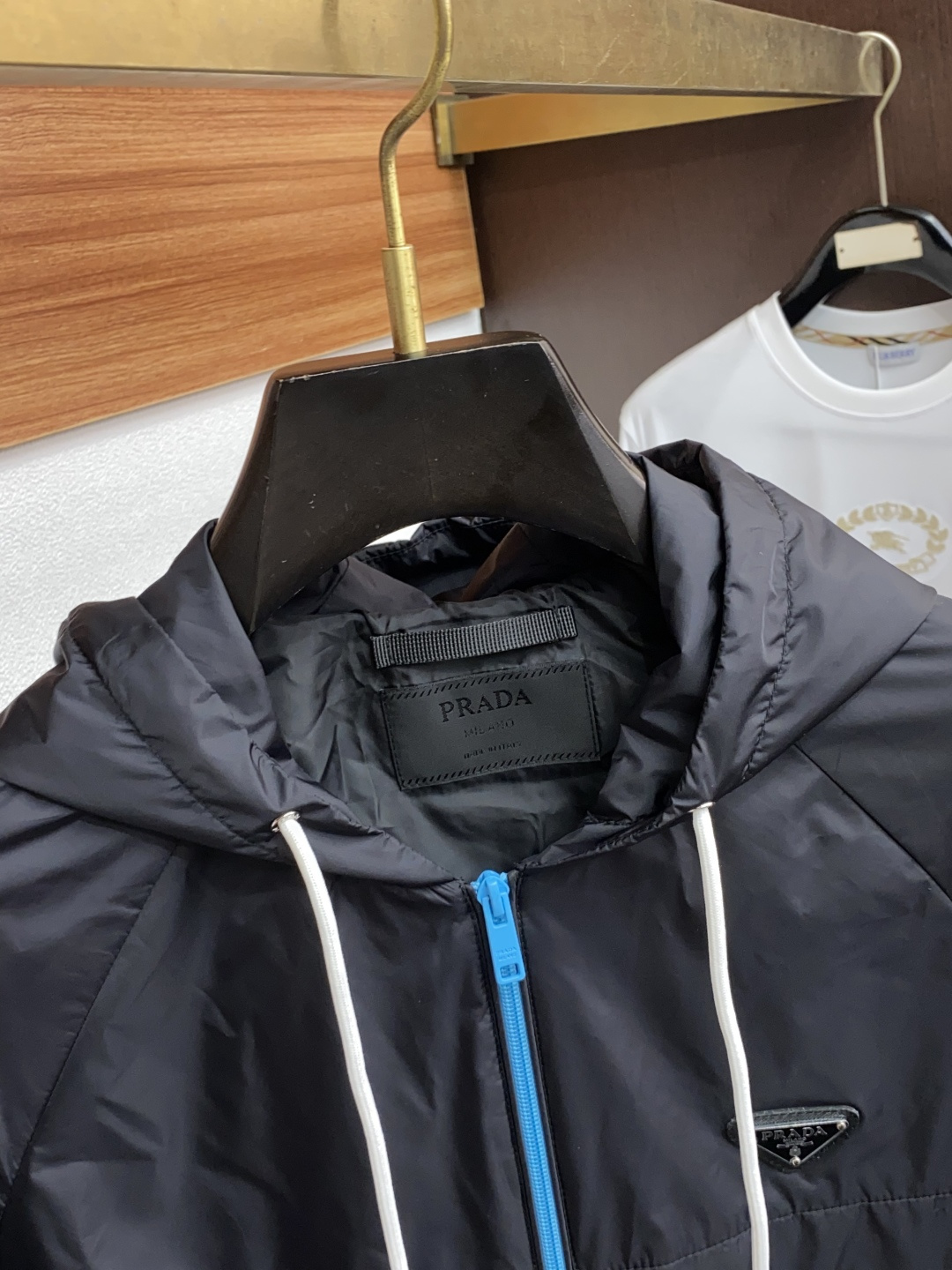 普拉达 25ss最新品 经典夹克外套，设计帅气有型！百搭必备单品，时尚潮牌， 轻松营造酷帅氛围感 ，高级