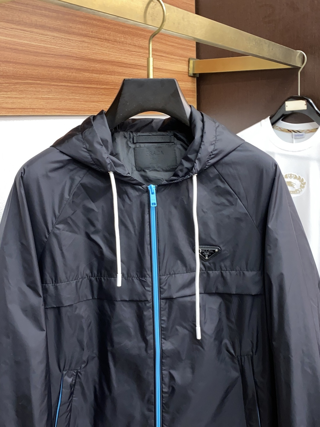 普拉达 25ss最新品 经典夹克外套，设计帅气有型！百搭必备单品，时尚潮牌， 轻松营造酷帅氛围感 ，高级