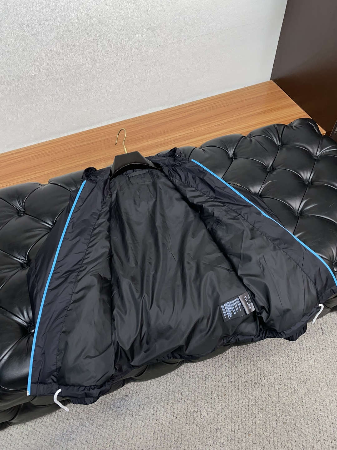 普拉达 25ss最新品 经典夹克外套，设计帅气有型！百搭必备单品，时尚潮牌， 轻松营造酷帅氛围感 ，高级