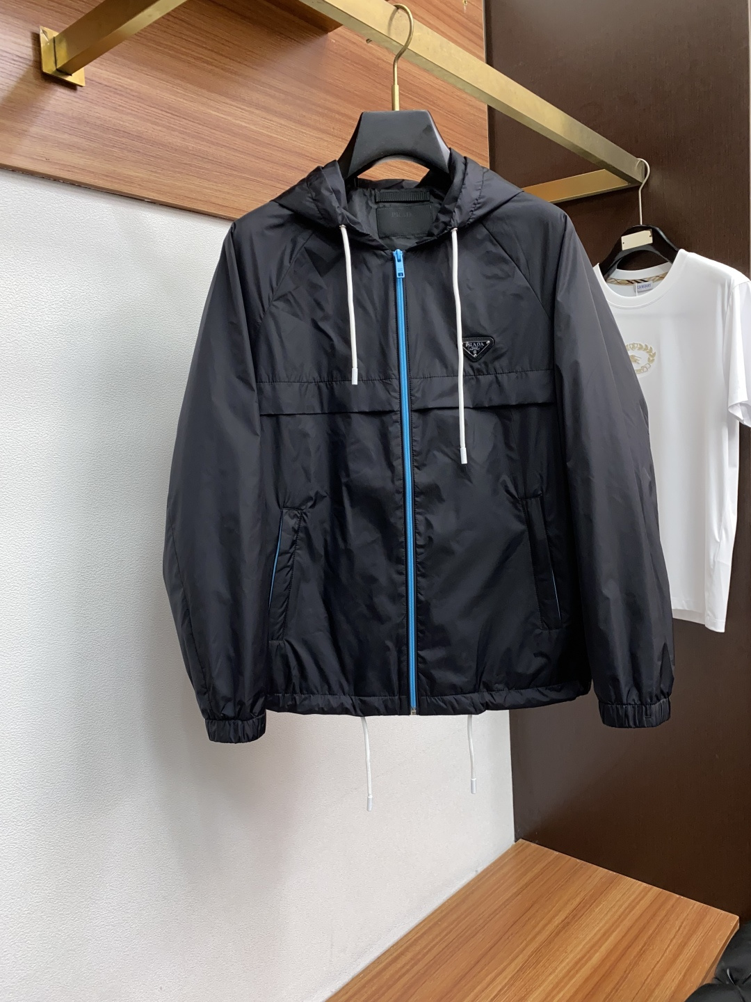 普拉达 25ss最新品 经典夹克外套，设计帅气有型！百搭必备单品，时尚潮牌， 轻松营造酷帅氛围感 ，高级