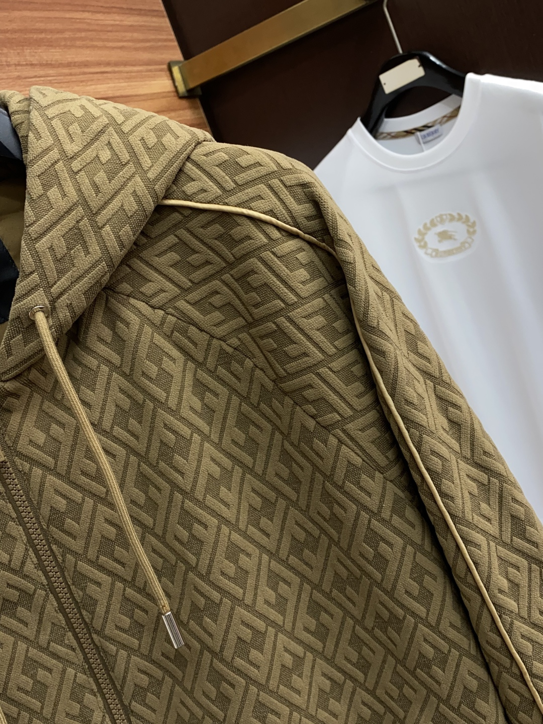 芬迪 25ss最新品 经典夹克外套，设计帅气有型！百搭必备单品，时尚潮牌， 轻松营造酷帅氛围感 ，高级感