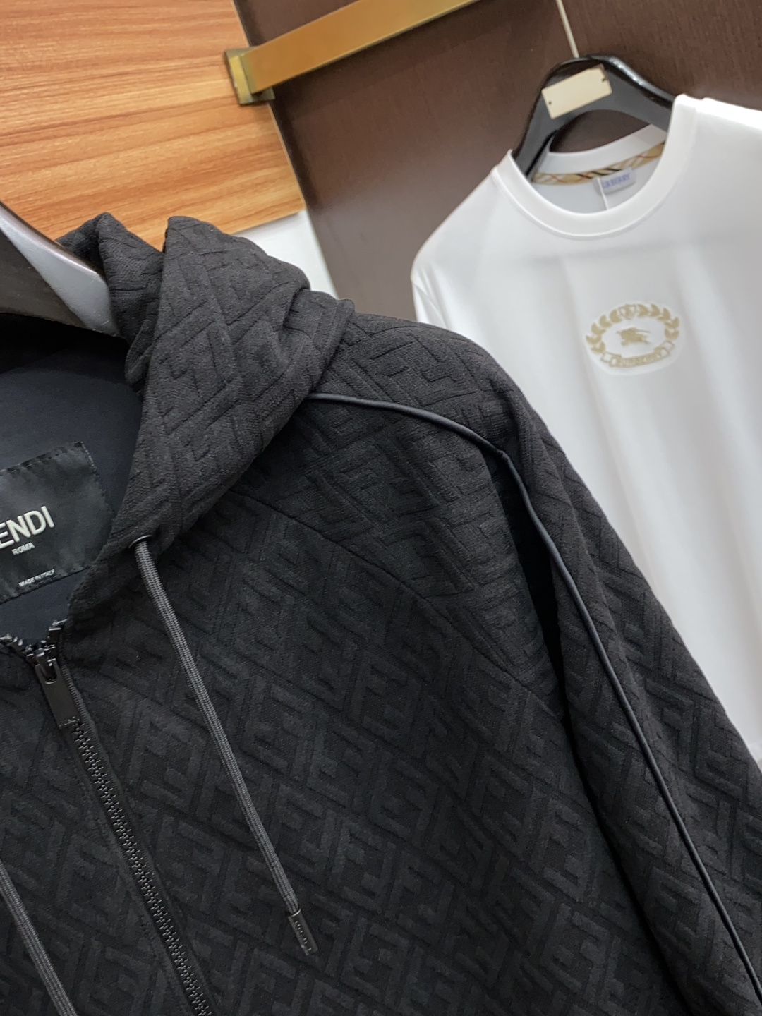 芬迪 25ss最新品 经典夹克外套，设计帅气有型！百搭必备单品，时尚潮牌， 轻松营造酷帅氛围感 ，高级感