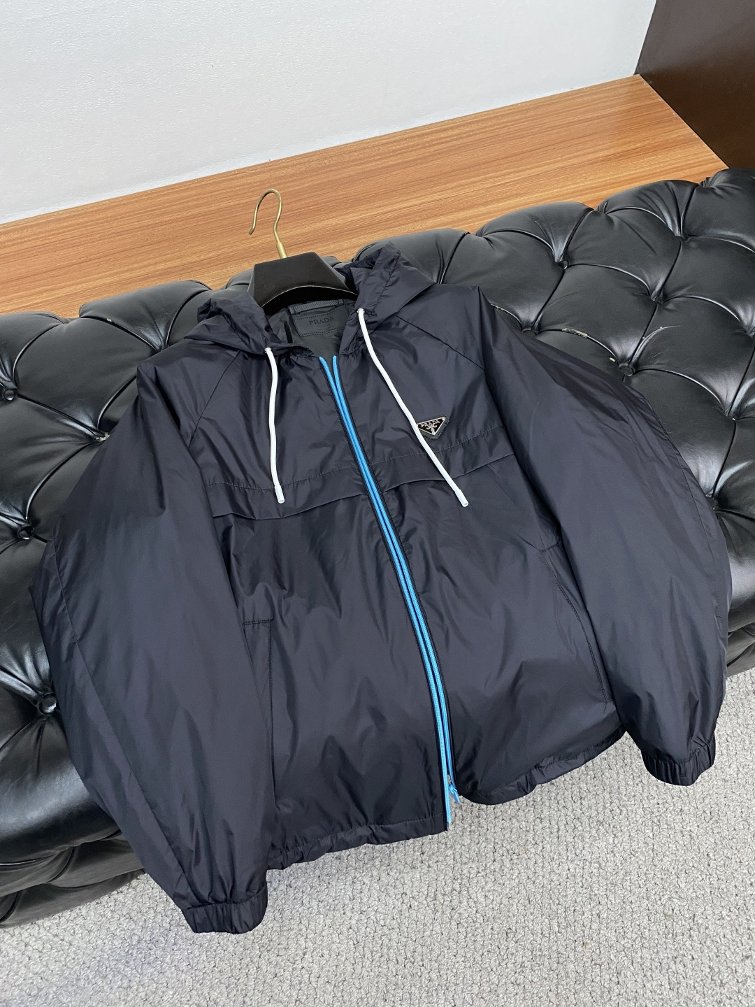 普拉达 25ss最新品 经典夹克外套，设计帅气有型！百搭必备单品，时尚潮牌， 轻松营造酷帅氛围感 ，高级