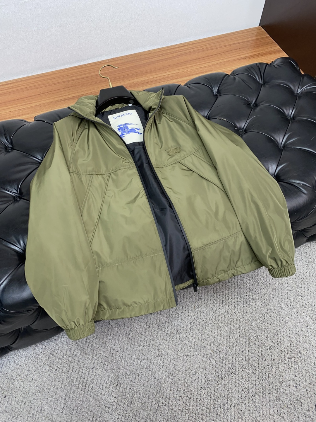  巴宝莉 25ss最新品 经典夹克外套，设计帅气有型！百搭必备单品，时尚潮牌， 轻松营造酷帅氛围感 ，高