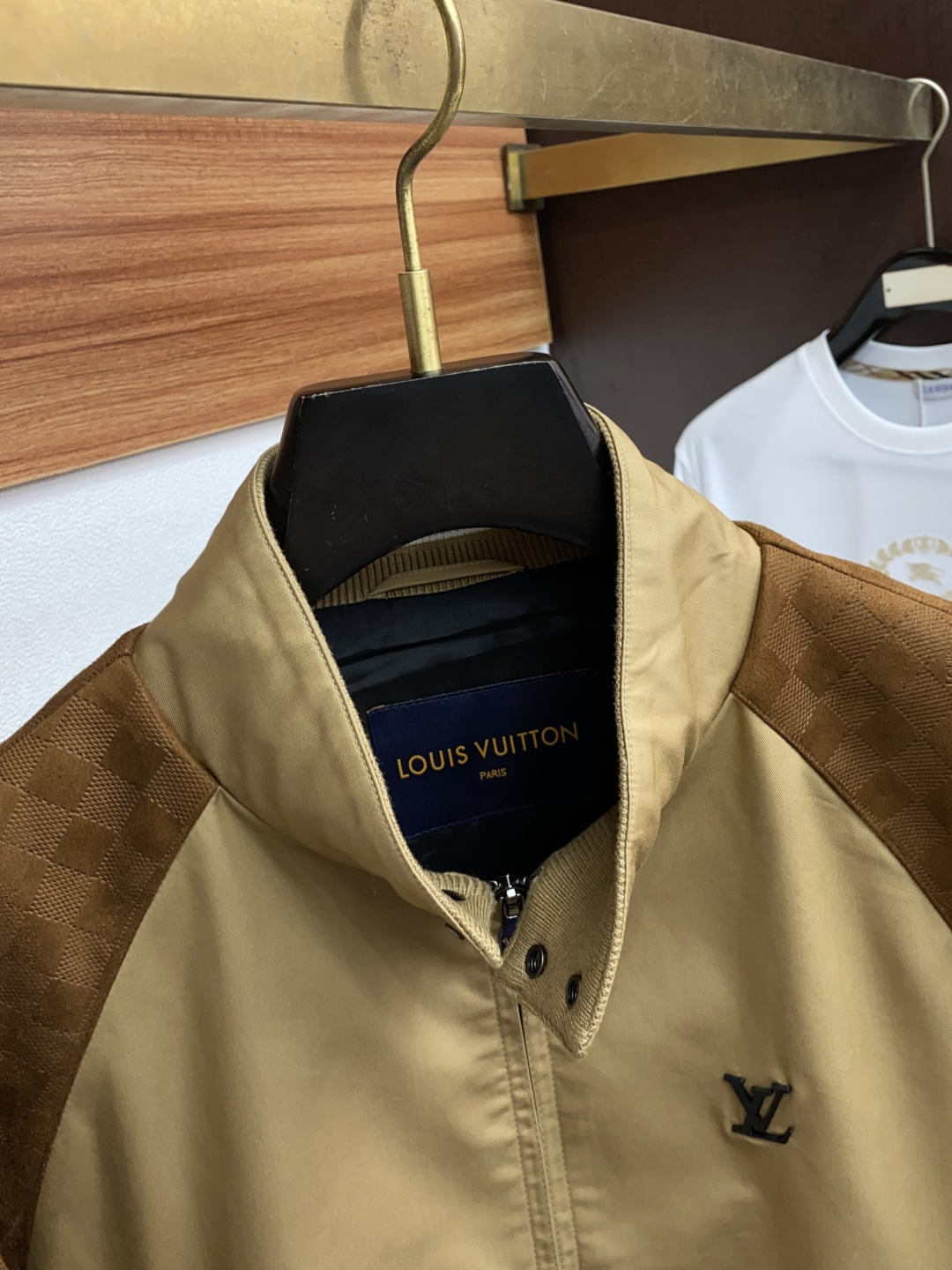 1v路易威登 25ss最新品 经典夹克外套，设计帅气有型！百搭必备单品，时尚潮牌， 轻松营造酷帅氛围感 