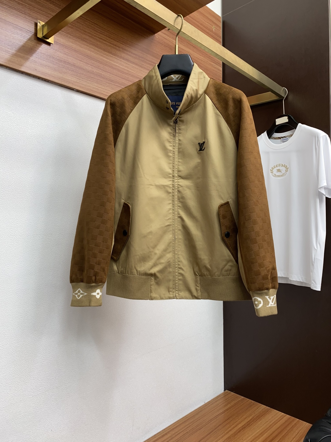 1v路易威登 25ss最新品 经典夹克外套，设计帅气有型！百搭必备单品，时尚潮牌， 轻松营造酷帅氛围感 