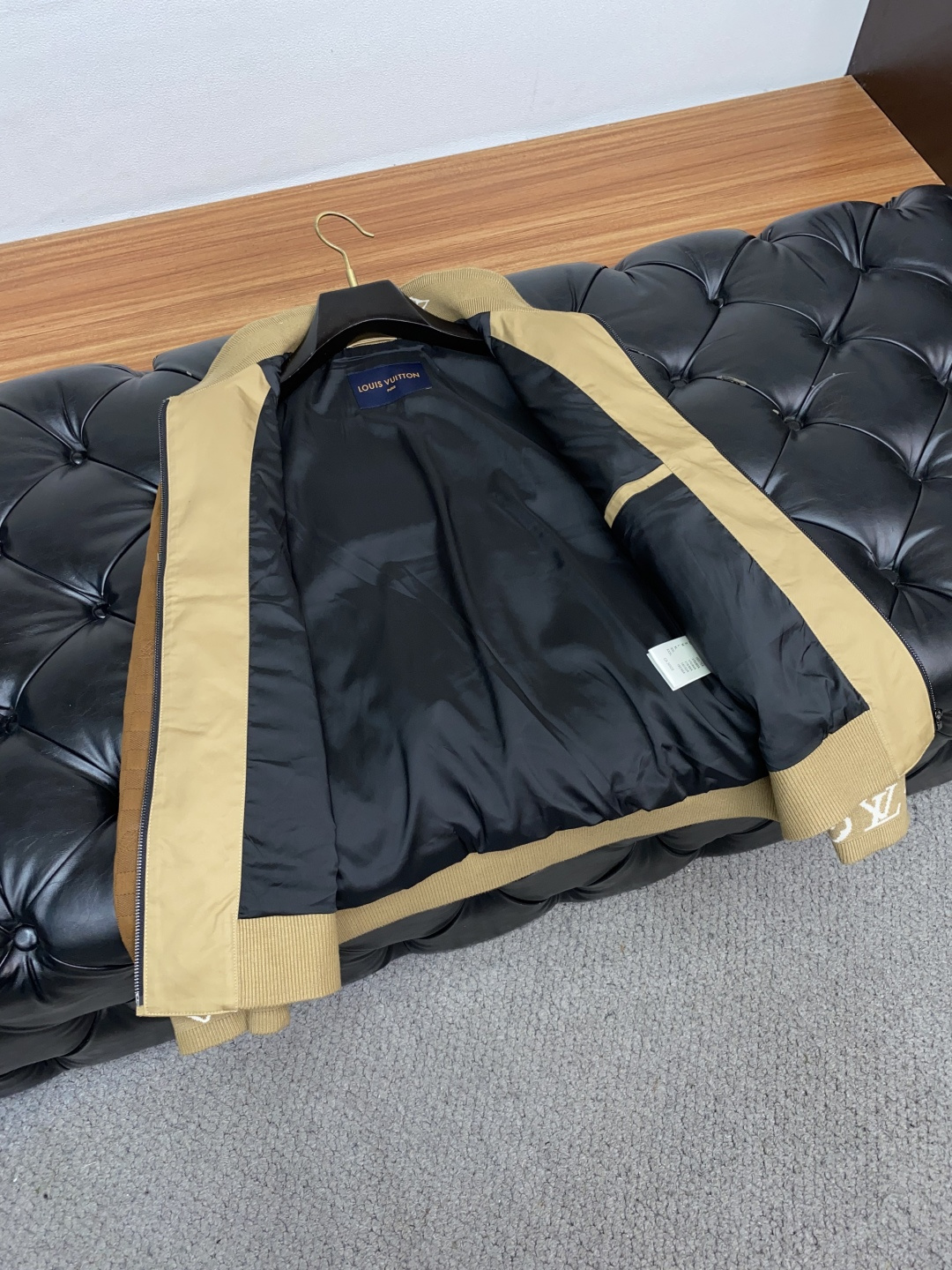 1v路易威登 25ss最新品 经典夹克外套，设计帅气有型！百搭必备单品，时尚潮牌， 轻松营造酷帅氛围感 