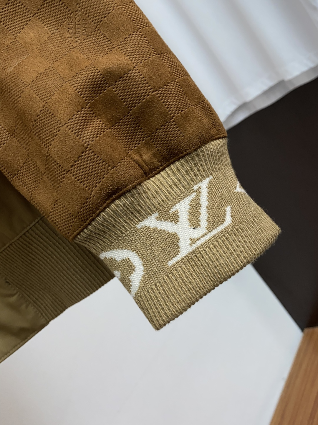 1v路易威登 25ss最新品 经典夹克外套，设计帅气有型！百搭必备单品，时尚潮牌， 轻松营造酷帅氛围感 