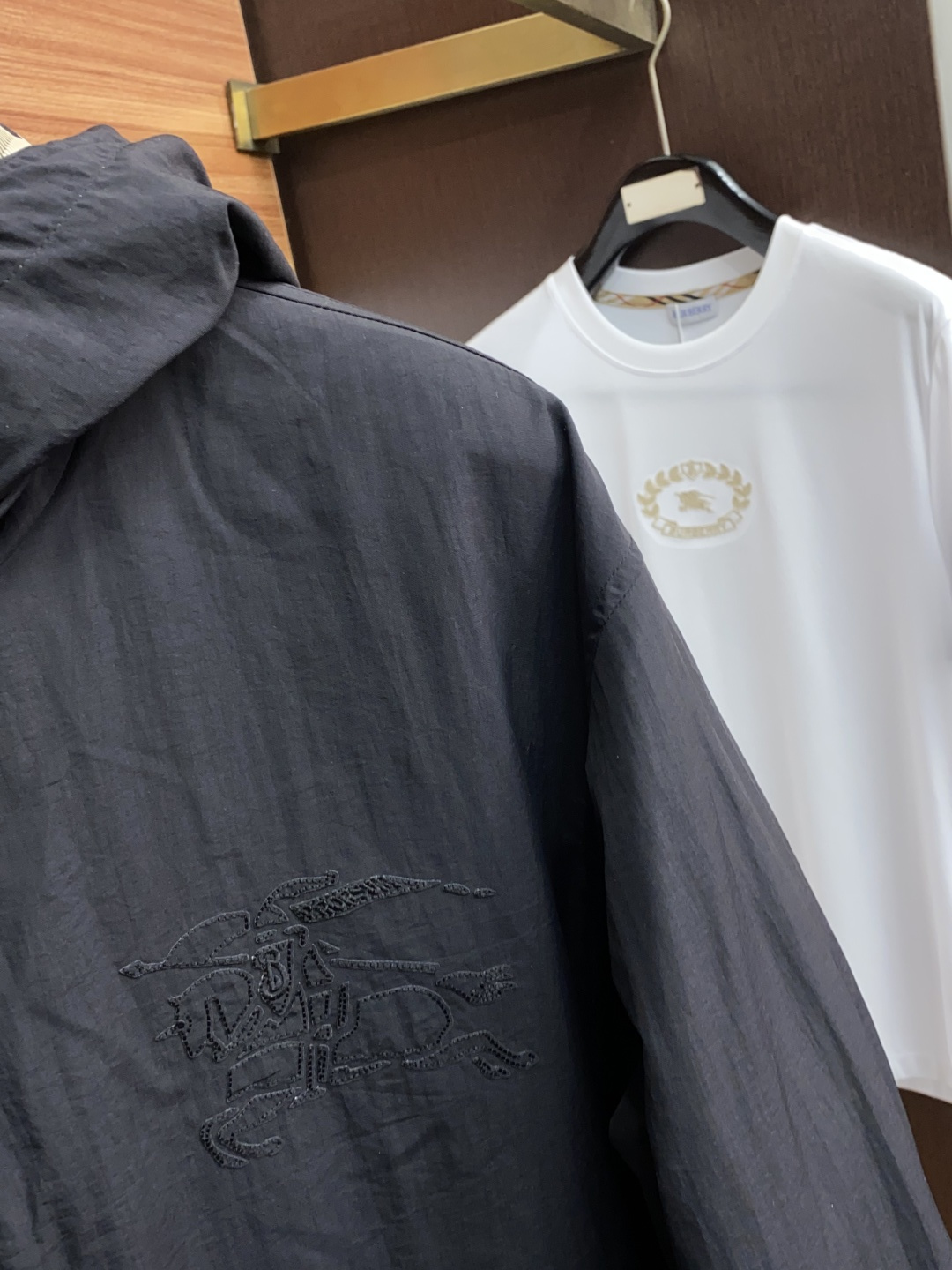 巴宝莉 25ss最新品 经典夹克外套，设计帅气有型！百搭必备单品，时尚潮牌， 轻松营造酷帅氛围感 ，高级