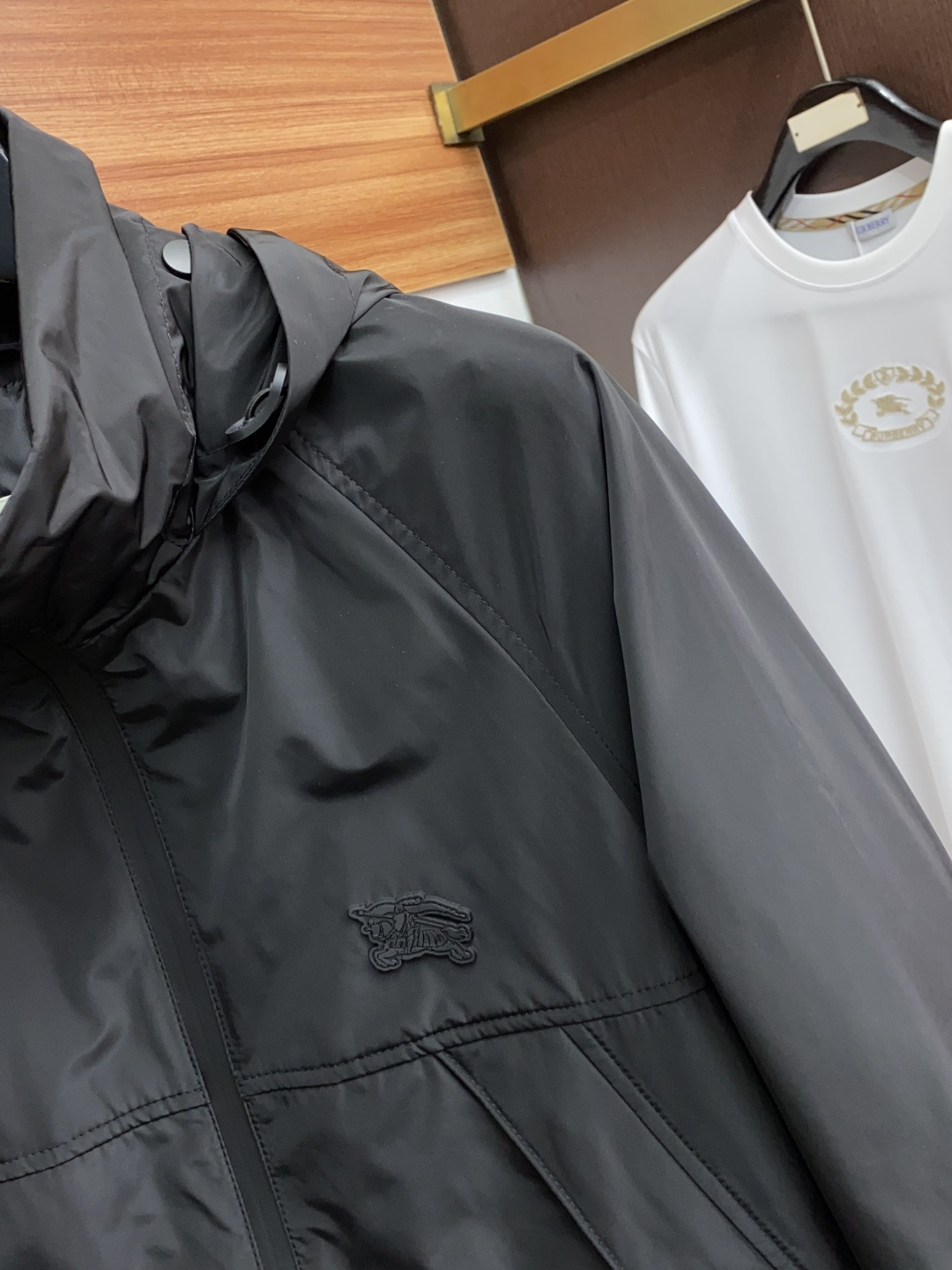 巴宝莉 25ss最新品 经典夹克外套，设计帅气有型！百搭必备单品，时尚潮牌， 轻松营造酷帅氛围感 ，高级