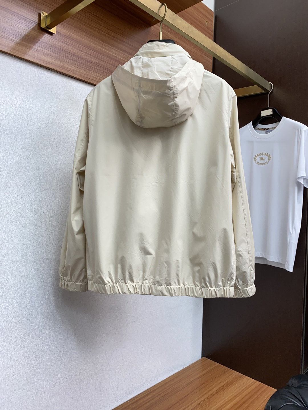 Zegna 杰尼亚 专柜同步有售新款🆕立领夹克，帽子🎩可以隐藏，前面设计硅胶LOGO压胶，原单狠货，时尚