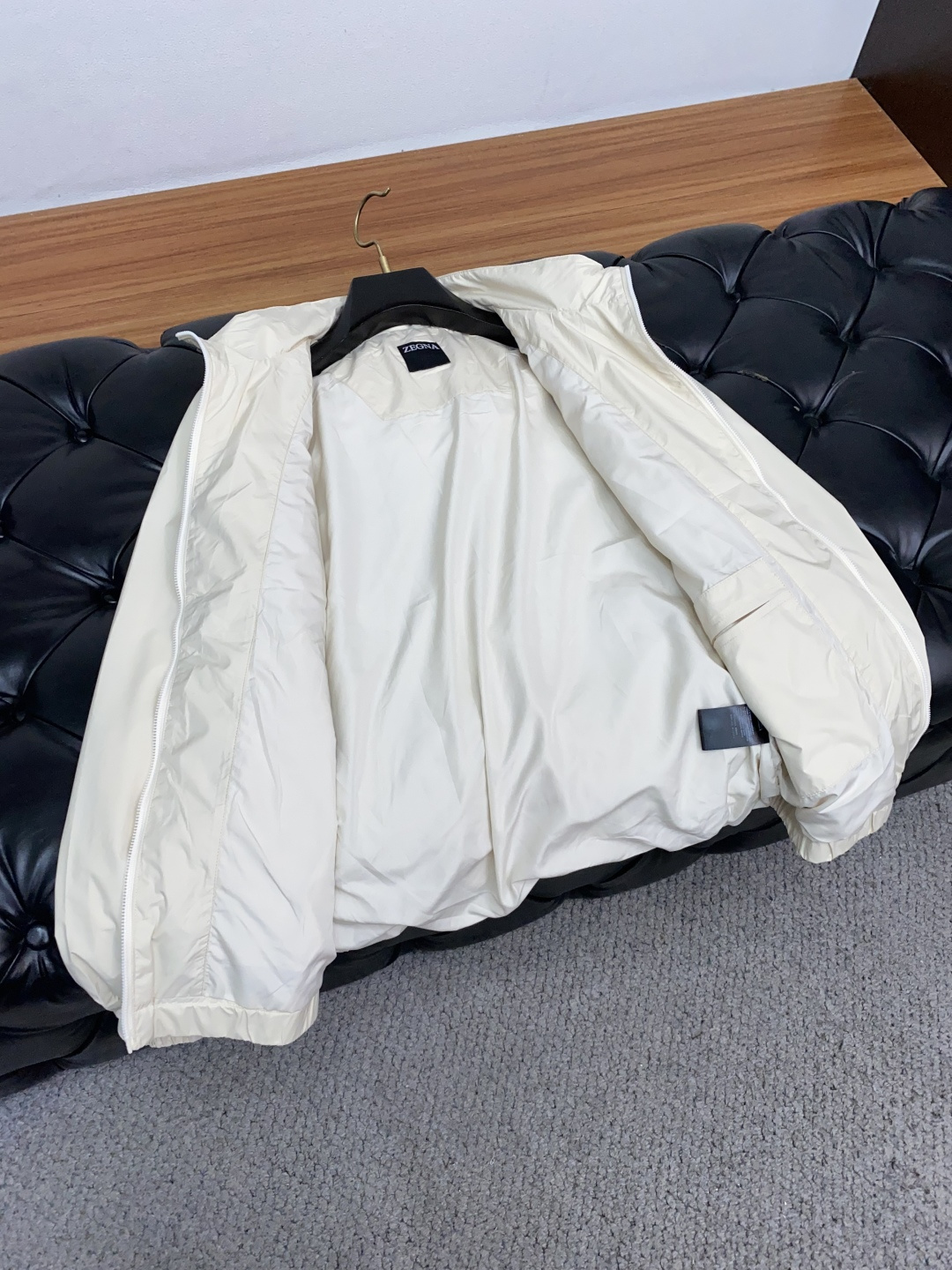 Zegna 杰尼亚 专柜同步有售新款🆕立领夹克，帽子🎩可以隐藏，前面设计硅胶LOGO压胶，原单狠货，时尚