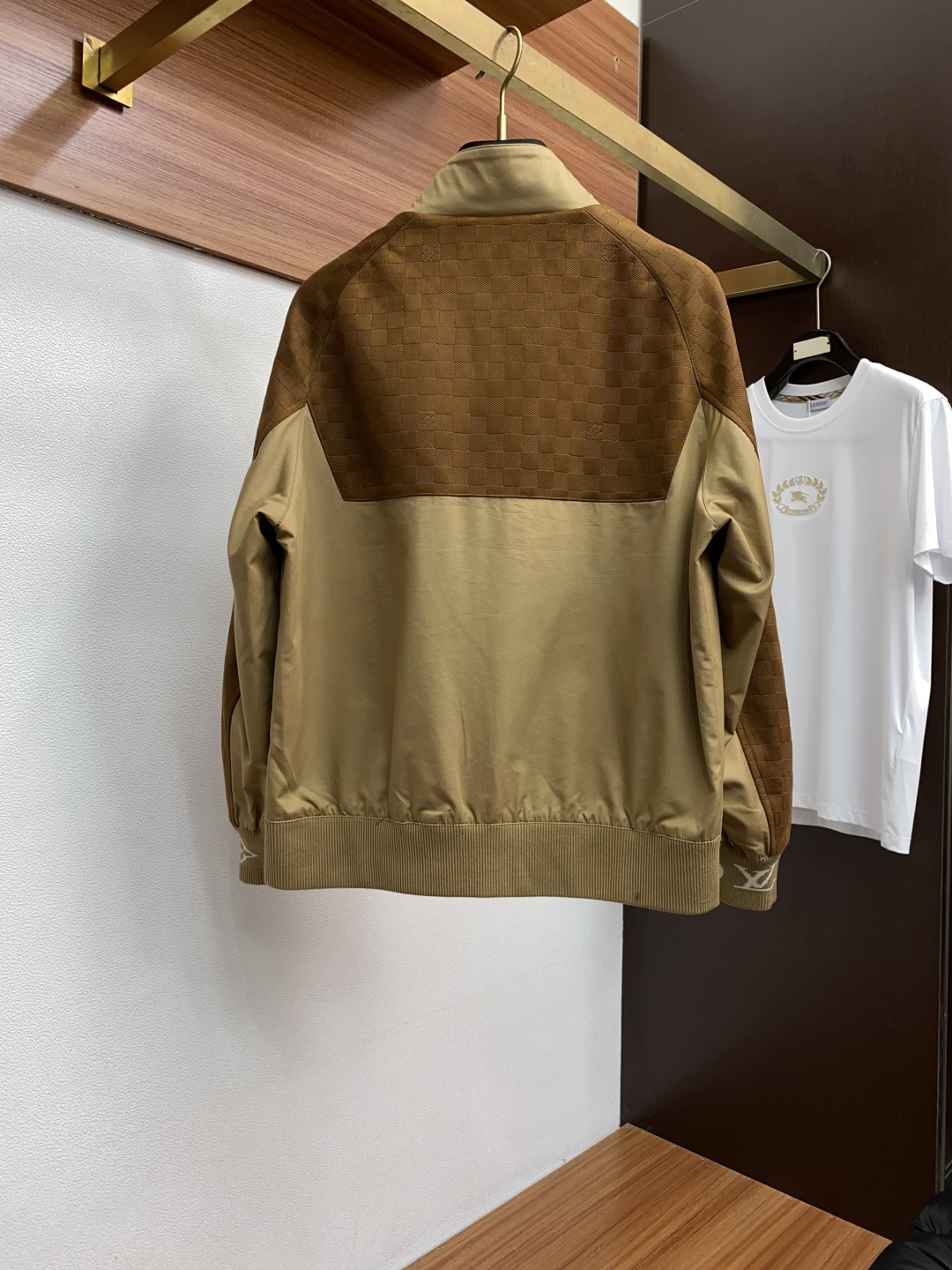 1v路易威登 25ss最新品 经典夹克外套，设计帅气有型！百搭必备单品，时尚潮牌， 轻松营造酷帅氛围感 