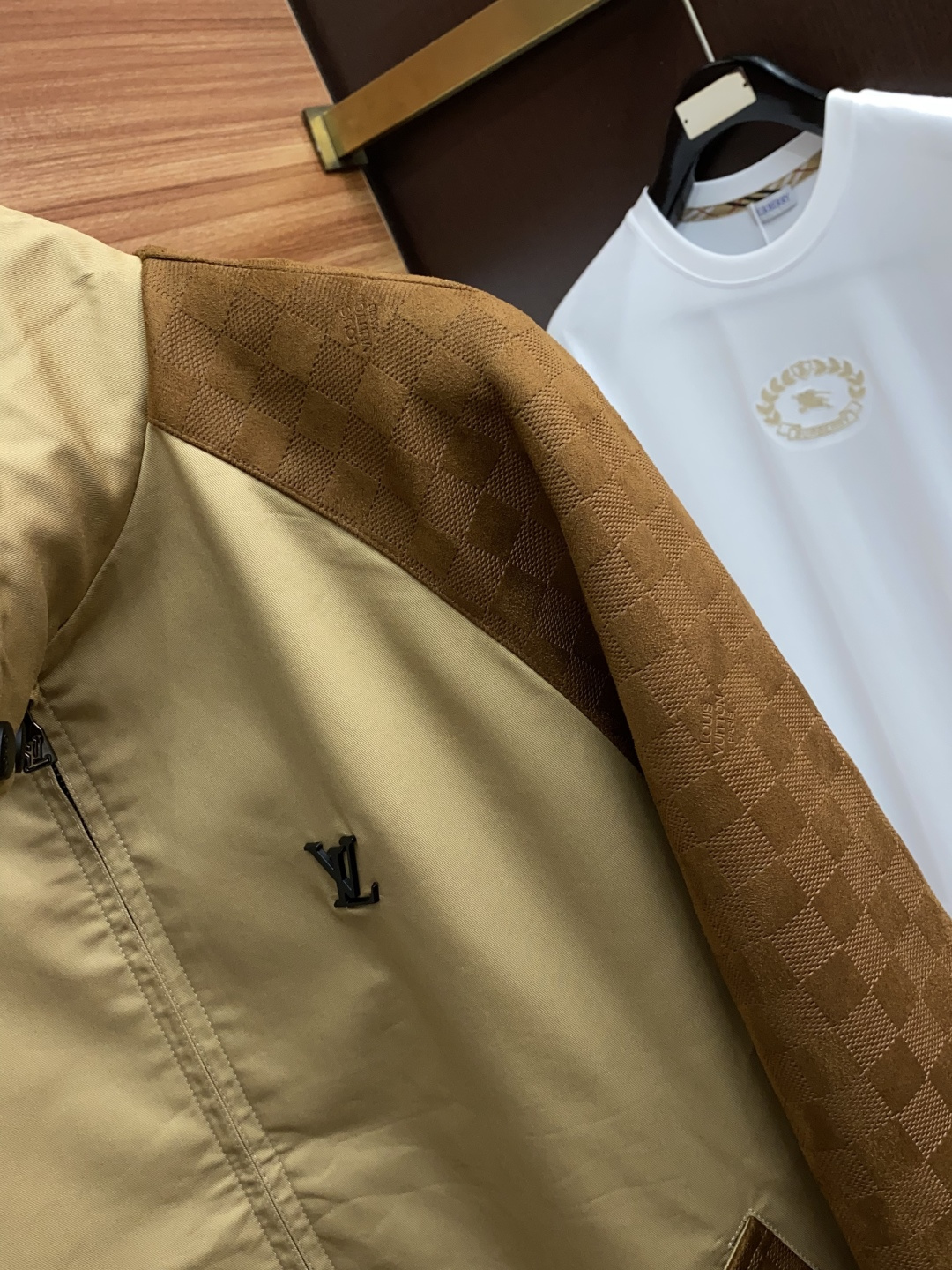 1v路易威登 25ss最新品 经典夹克外套，设计帅气有型！百搭必备单品，时尚潮牌， 轻松营造酷帅氛围感 