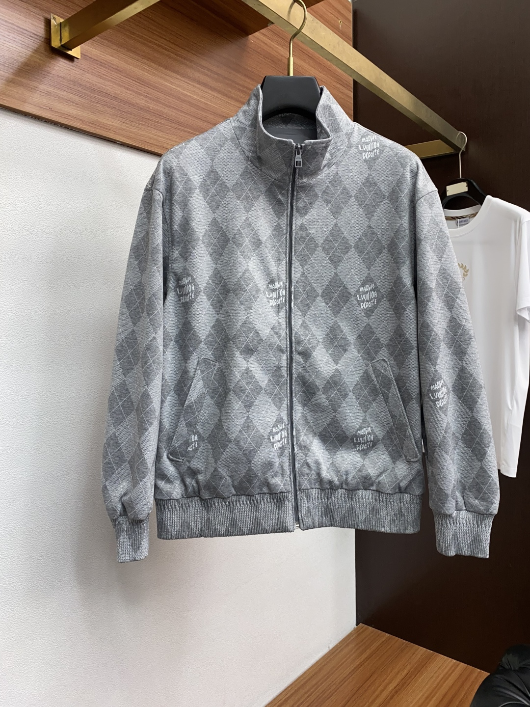 1v路易威登 25ss最新品 经典夹克外套，设计帅气有型！百搭必备单品，时尚潮牌， 轻松营造酷帅氛围感 