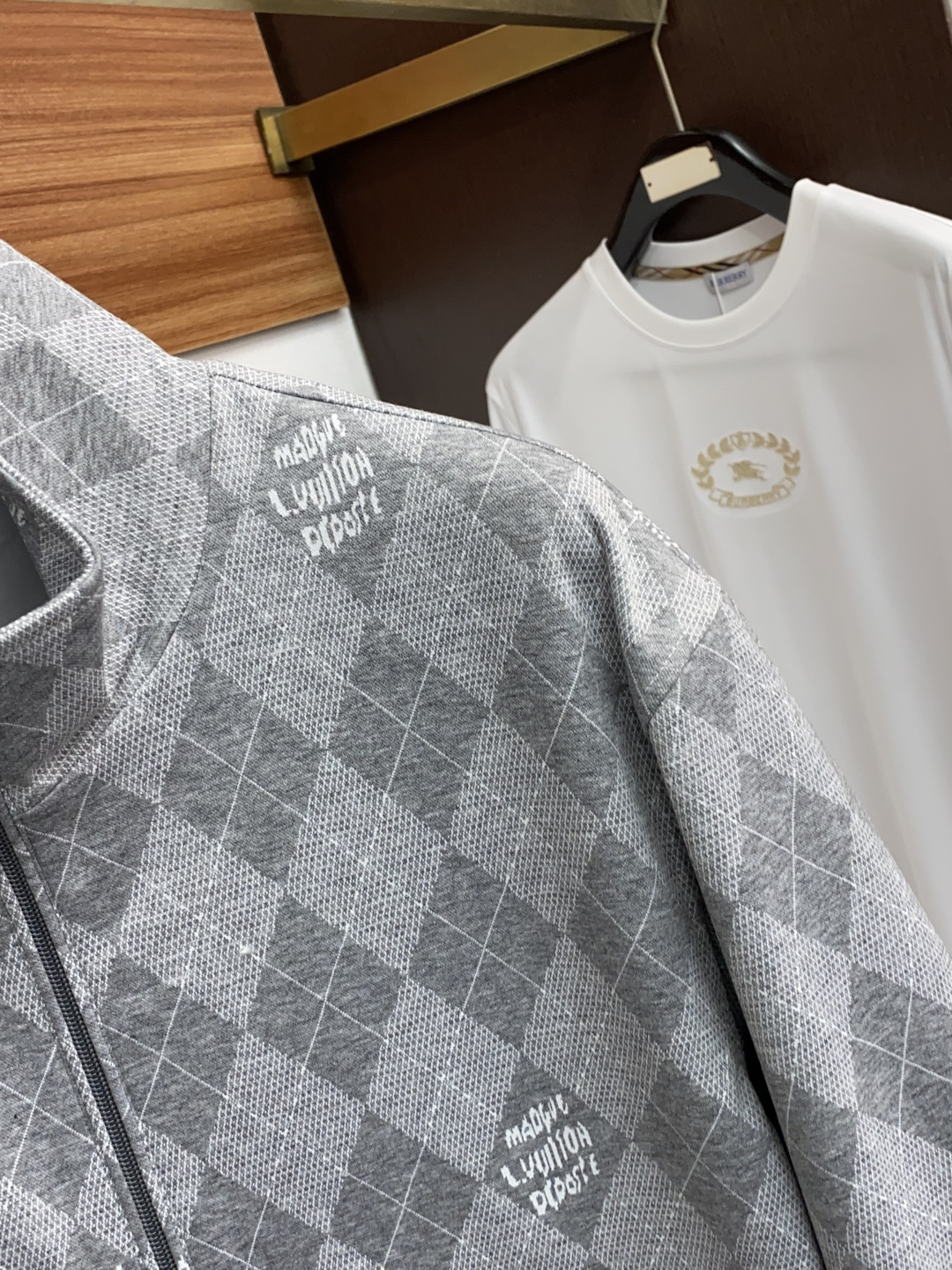 1v路易威登 25ss最新品 经典夹克外套，设计帅气有型！百搭必备单品，时尚潮牌， 轻松营造酷帅氛围感 