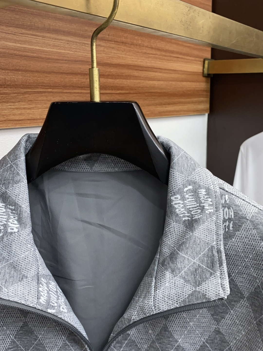 1v路易威登 25ss最新品 经典夹克外套，设计帅气有型！百搭必备单品，时尚潮牌， 轻松营造酷帅氛围感 