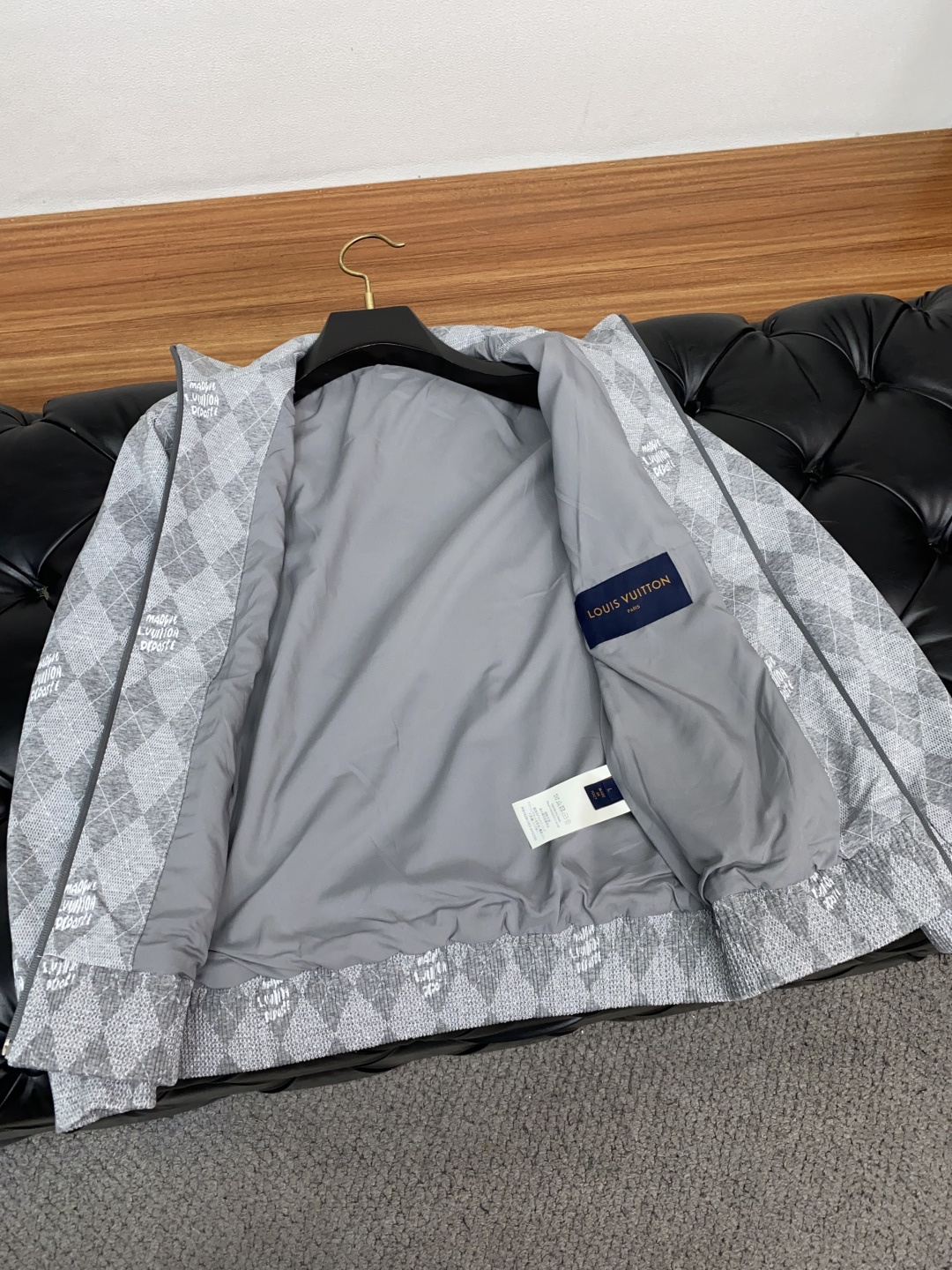 1v路易威登 25ss最新品 经典夹克外套，设计帅气有型！百搭必备单品，时尚潮牌， 轻松营造酷帅氛围感 