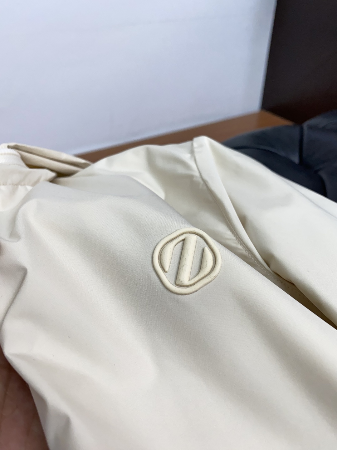 Zegna 杰尼亚 专柜同步有售新款🆕立领夹克，帽子🎩可以隐藏，前面设计硅胶LOGO压胶，原单狠货，时尚