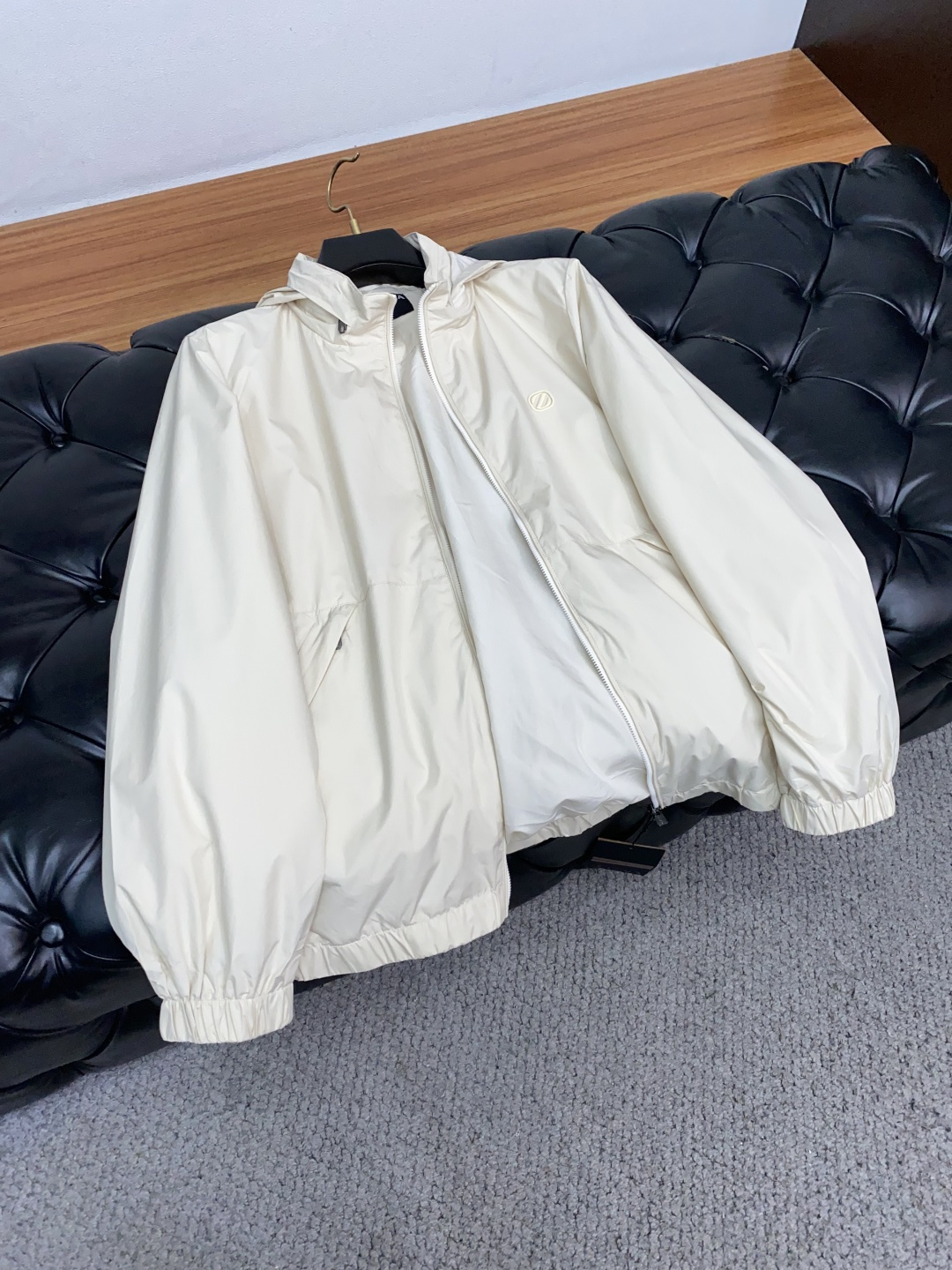 Zegna 杰尼亚 专柜同步有售新款🆕立领夹克，帽子🎩可以隐藏，前面设计硅胶LOGO压胶，原单狠货，时尚