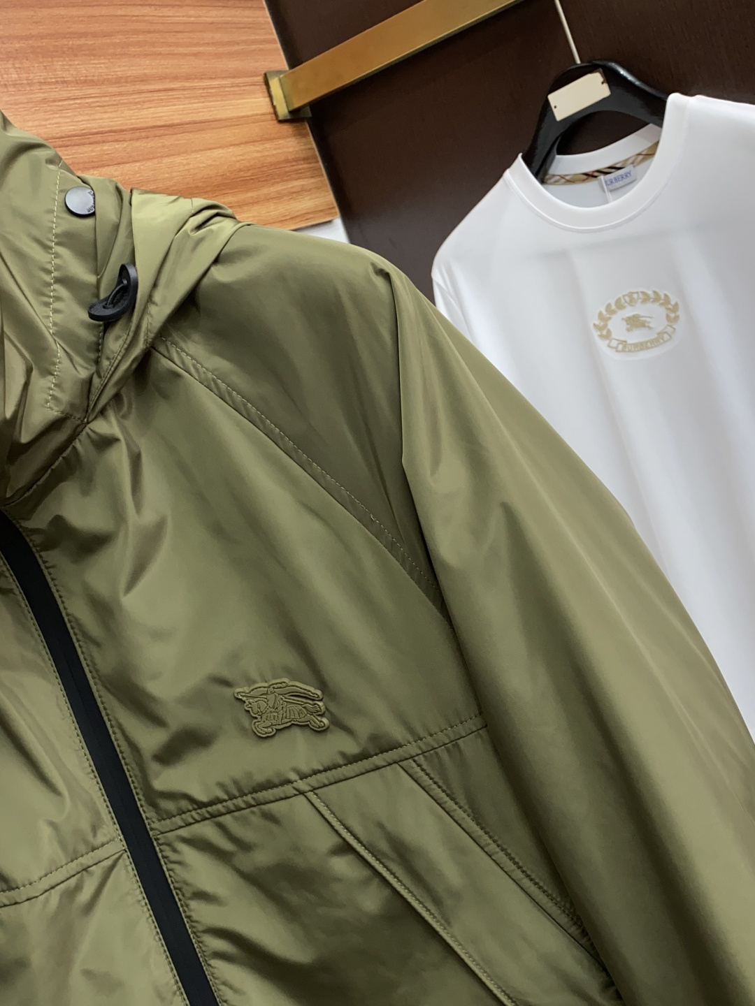  巴宝莉 25ss最新品 经典夹克外套，设计帅气有型！百搭必备单品，时尚潮牌， 轻松营造酷帅氛围感 ，高