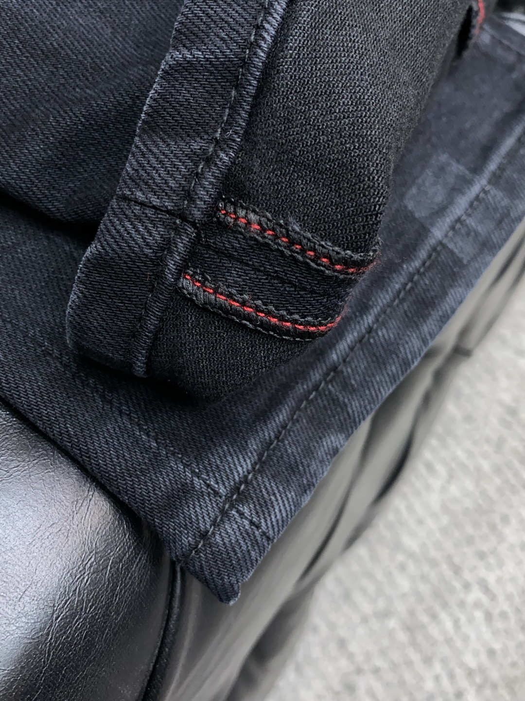  1v路易威登 2025春夏新款 休闲牛仔裤 干净利落剪裁，都市风十足 采用精纺纯棉面料手感软糯干爽，上