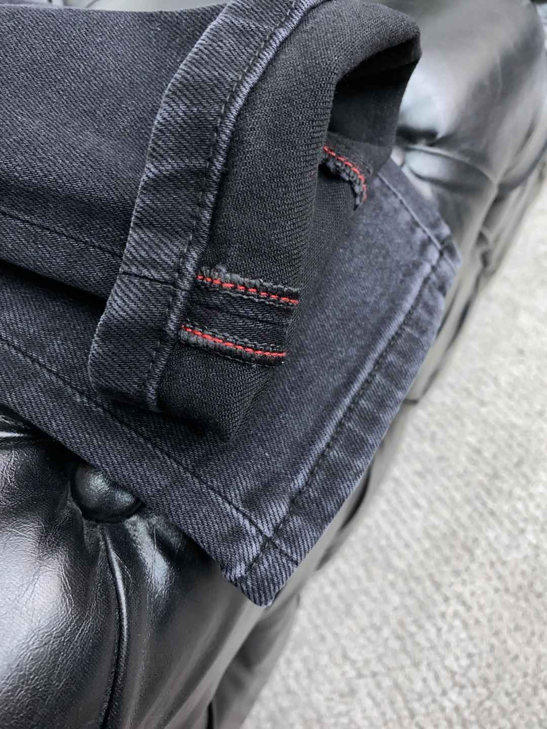 克罗心 2025春夏新款 休闲牛仔裤 干净利落剪裁，都市风十足 采用精纺纯棉面料手感软糯干爽，上身效果挺