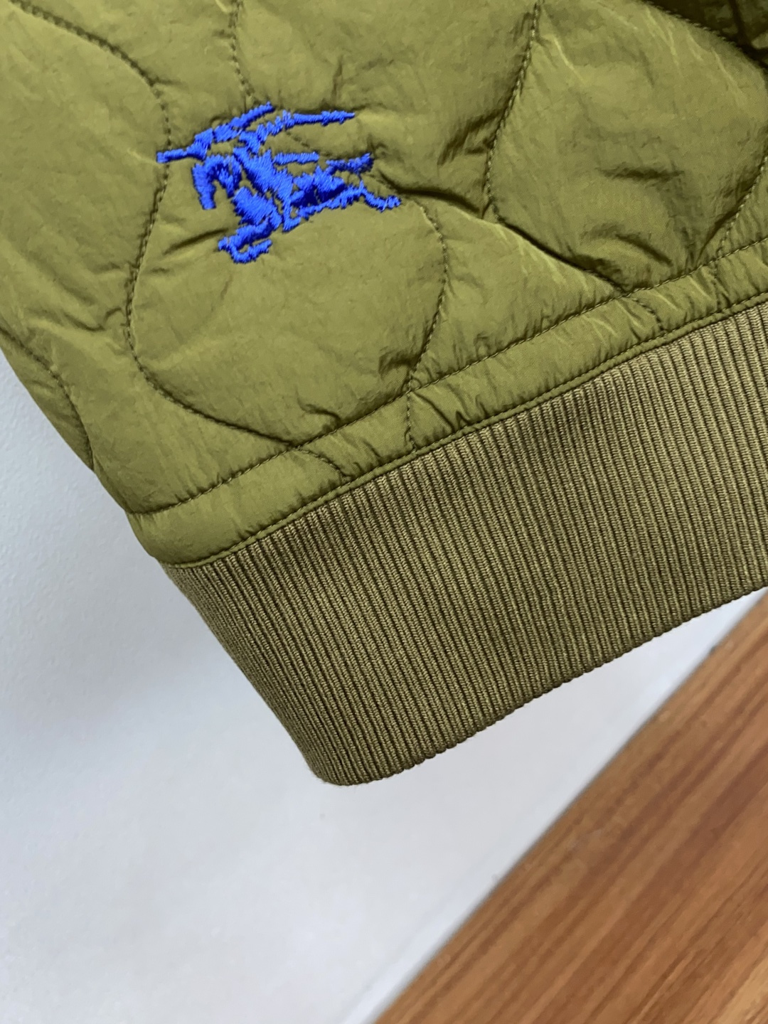  巴宝莉 25ss最新品 经典棉衣夹克外套，设计帅气有型！百搭必备单品，时尚潮牌， 轻松营造酷帅氛围感 