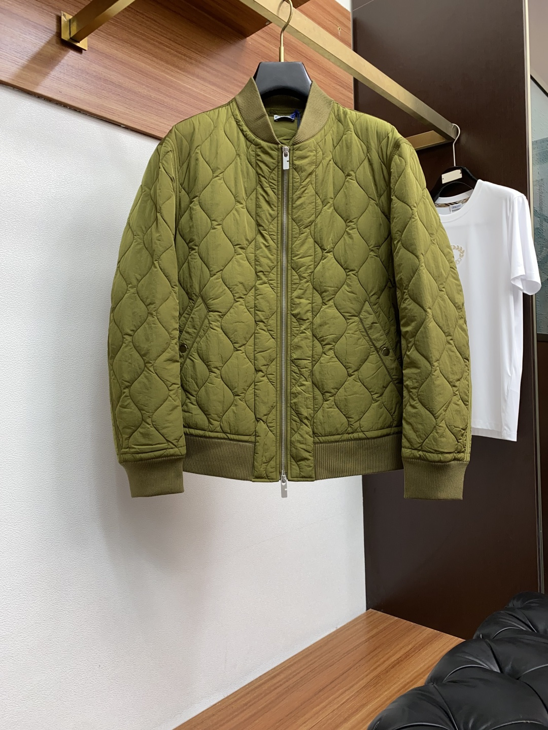  巴宝莉 25ss最新品 经典棉衣夹克外套，设计帅气有型！百搭必备单品，时尚潮牌， 轻松营造酷帅氛围感 