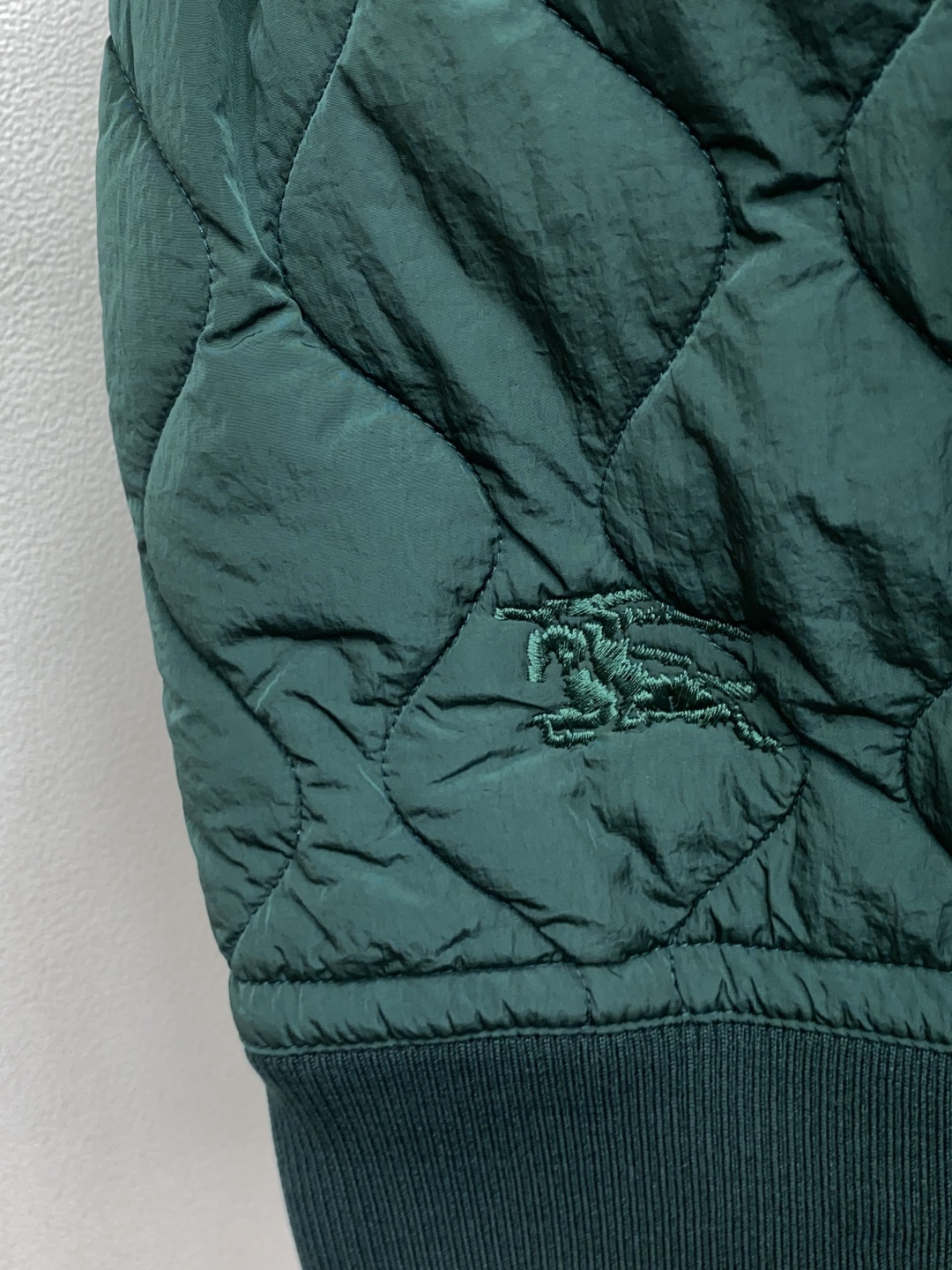 巴宝莉 25ss最新品 经典棉衣夹克外套，设计帅气有型！百搭必备单品，时尚潮牌， 轻松营造酷帅氛围感 ，