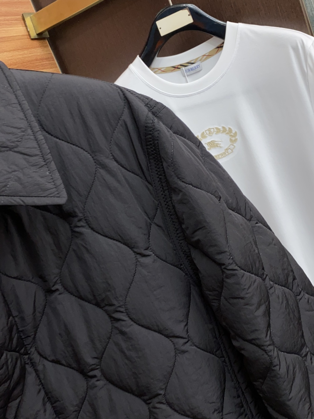 巴宝莉 25ss最新品 经典棉衣夹克外套，设计帅气有型！百搭必备单品，时尚潮牌， 轻松营造酷帅氛围感 ，