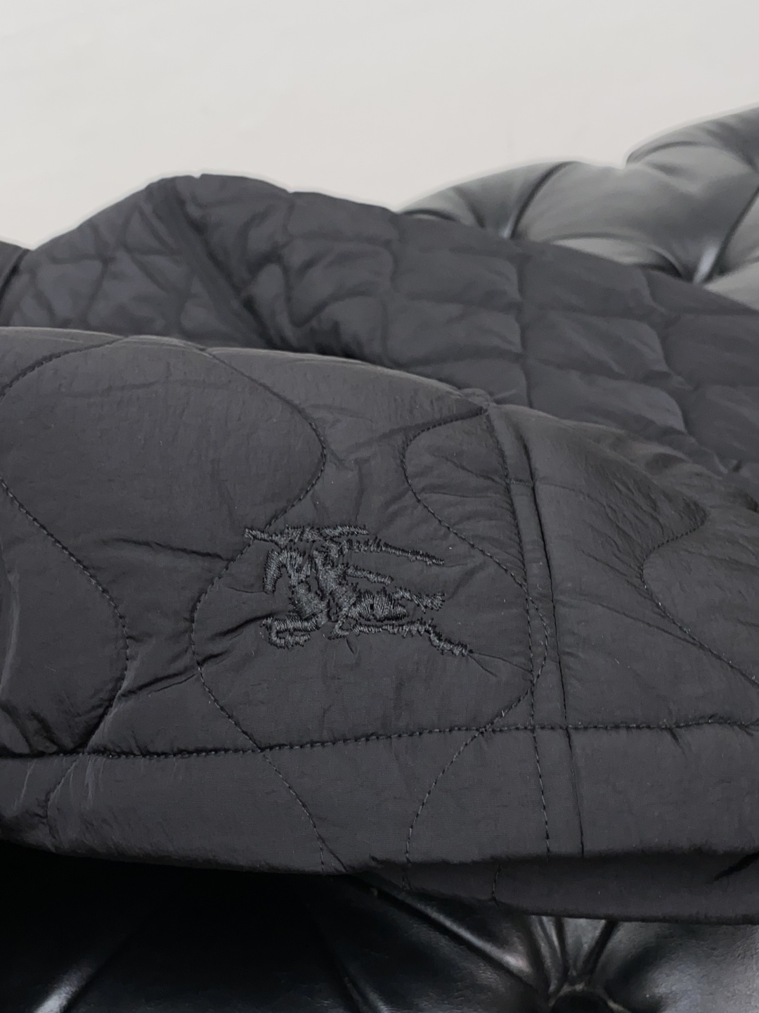 巴宝莉 25ss最新品 经典棉衣夹克外套，设计帅气有型！百搭必备单品，时尚潮牌， 轻松营造酷帅氛围感 ，