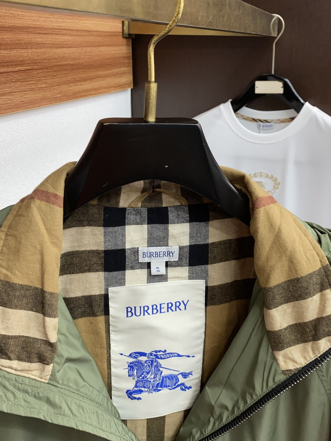  巴宝莉 25ss最新品 经典夹克外套，设计帅气有型！百搭必备单品，时尚潮牌， 轻松营造酷帅氛围感 ，高