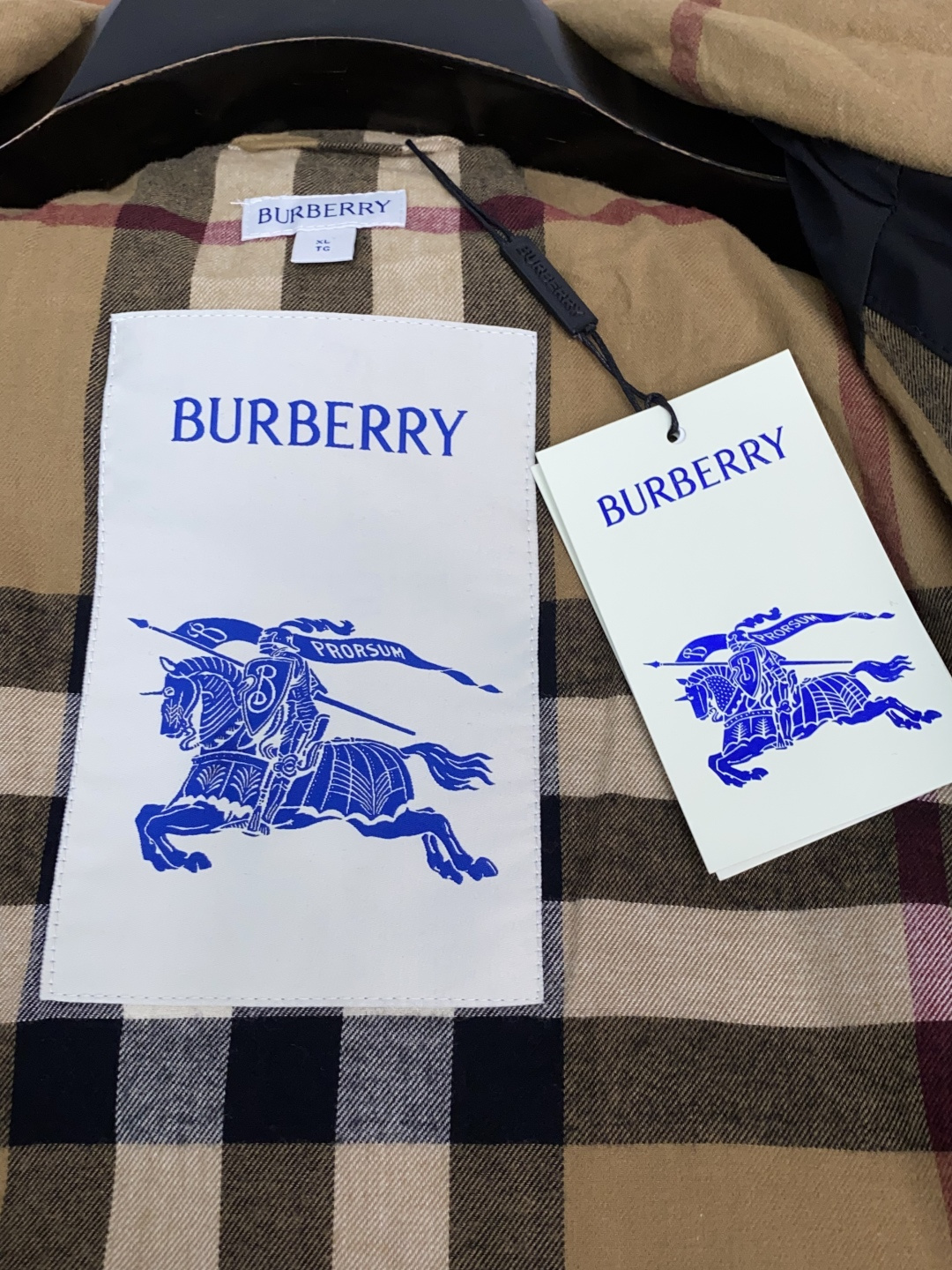  巴宝莉 25ss最新品 经典夹克外套，设计帅气有型！百搭必备单品，时尚潮牌， 轻松营造酷帅氛围感 ，高